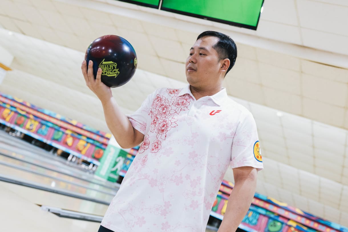 保齡球曲球大師鄭行超