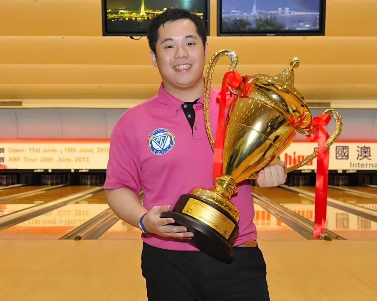 保齡球曲球大師鄭行超