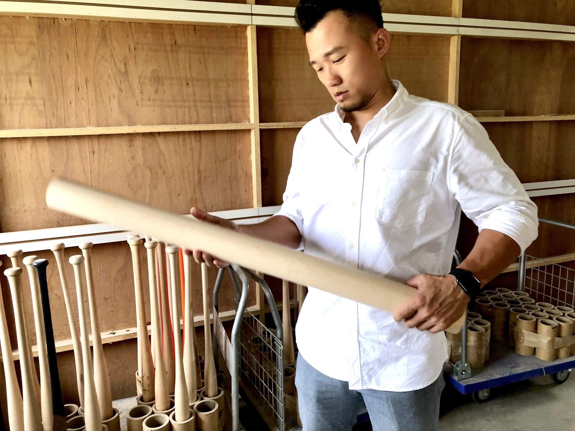 用生涯職業經驗注入專業技術,親自研究開發球具產品。 用生涯職業經驗注入專業技術,親自研究開發球具產品。