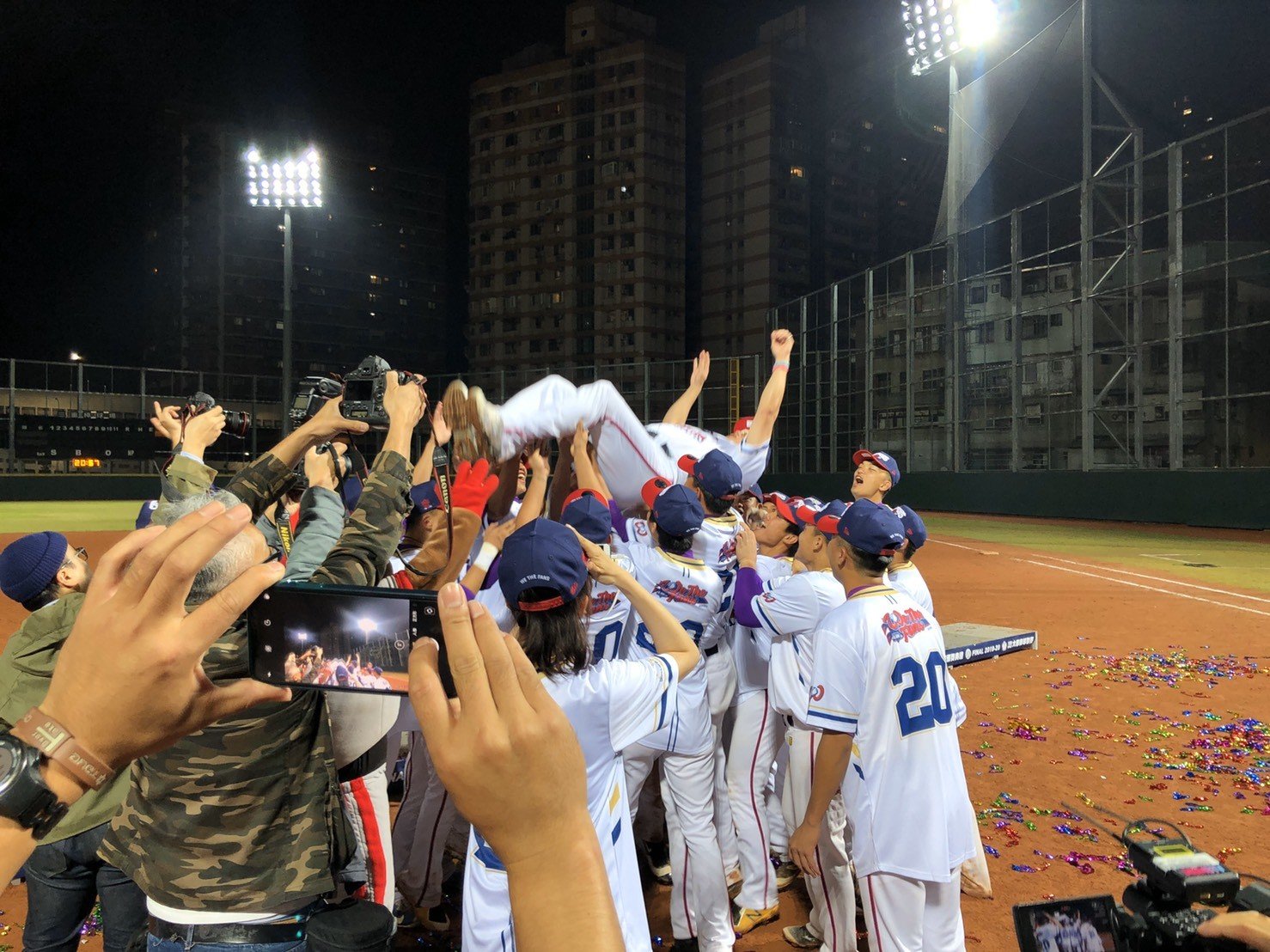 108年UBL甲一大專棒球聯賽總冠軍與總教練郭李建夫