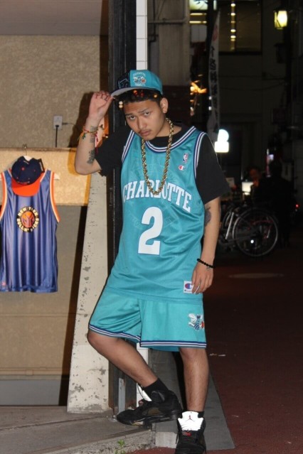 整套球衣街上走