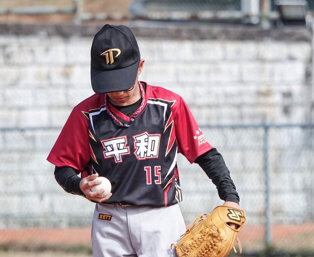 領套頭棒球服 (V-Neck)