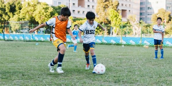 足球規則介紹：一看就懂越位怎麼判！掌握基本規則、時間制度